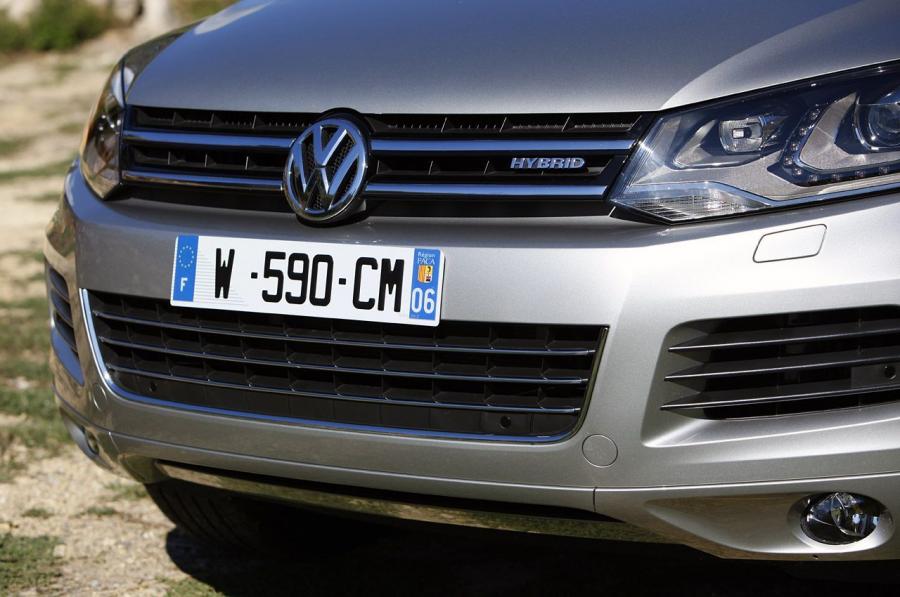  Volkswagen Touareg Hybrid 2011 года  (фото 44 из 49)